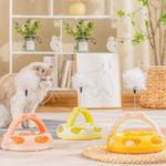 لعبة للقطط مع فراشة متحركة