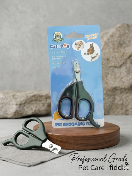 مقص صغير للقطط